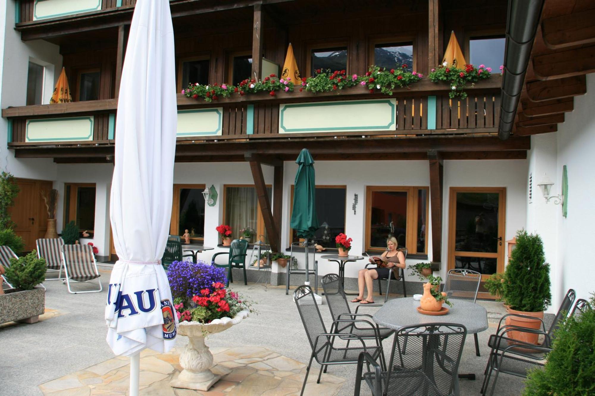 Hotel Garni Hainbacherhof Sölden Exteriör bild