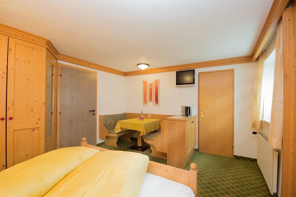 Hotel Garni Hainbacherhof Sölden Exteriör bild
